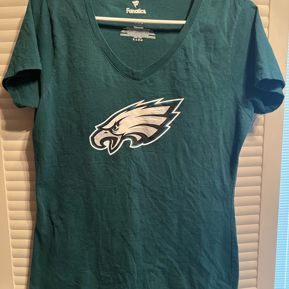 Fanatics women’s size medium Philadelphia Eagles T-shirt